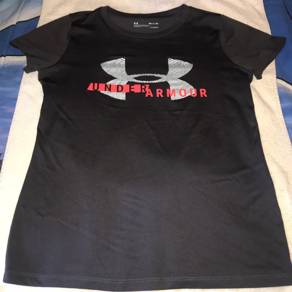 Woman’s Under Amour Loose Fit Heat Gear Shirt